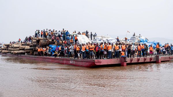 Kongo'da bir tekne Ebola şüphesiyle karantinaya alındı - Sputnik Türkiye
