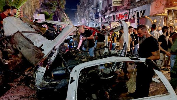 Suriye'nin başkenti Şam'a bağlı Ceramana'da minibüse yerleştirilen patlayıcı infilak etti - Sputnik Türkiye
