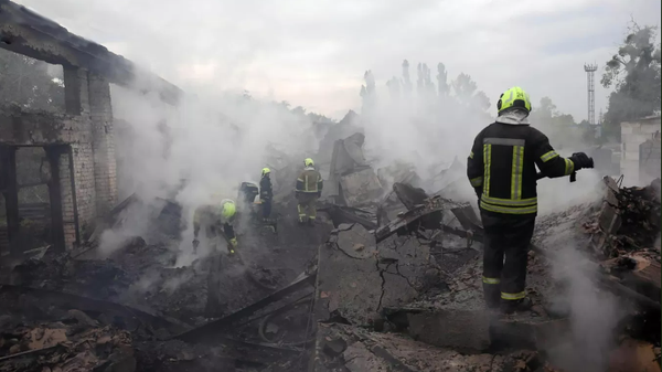 Kiev'de İtfaiye Çalışanları - Sputnik Türkiye