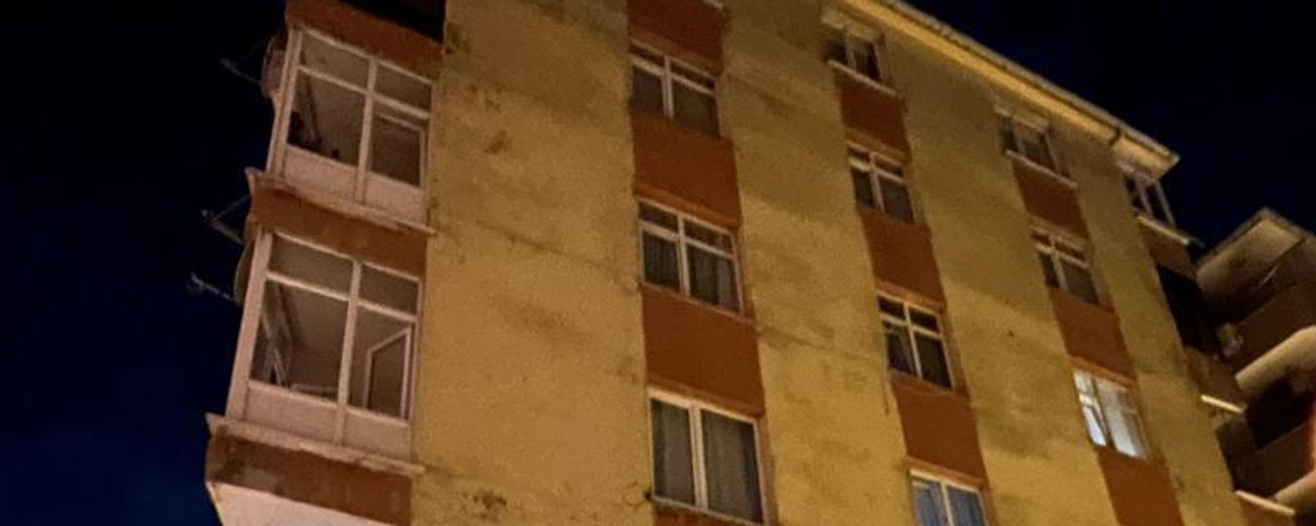 Dairenin balkonu çöktü, 5 katlı bina mühürlendi - Sputnik Türkiye, 1920, 09.08.2026