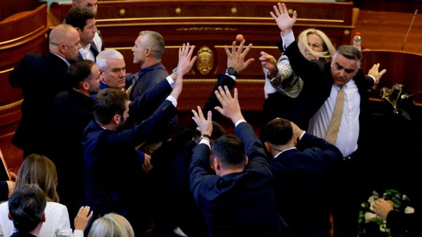 Kosova'da Kurti'ye yumurta atıldı - Sputnik Türkiye