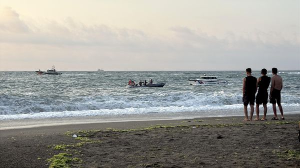 Zonguldak'ın Çaycuma ilçesinde denizde boğulma tehlikesi geçiren 2 arkadaştan biri kurtarıldı - Sputnik Türkiye