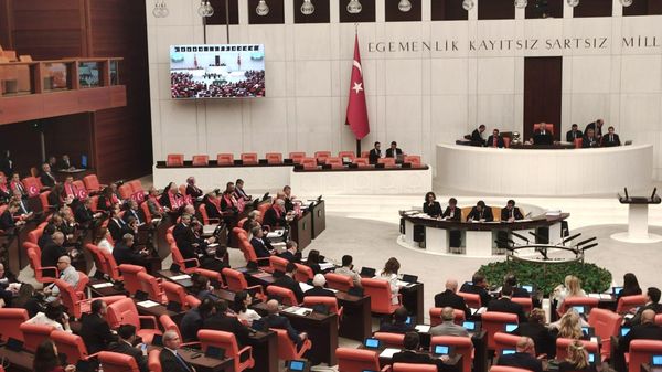 TBMM Genel Kurulu toplandı: Terörsüz Türkiye süreci için hazırlanan kanun teklifi görüşülecek - Sputnik Türkiye