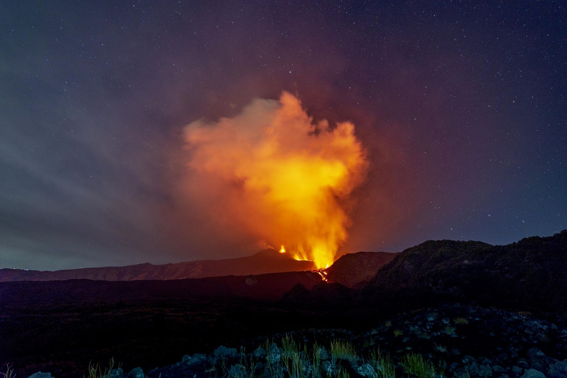Etna Yanardağı'nda patlama meydana geldi - Sputnik Türkiye, 1920, 10.08.2026