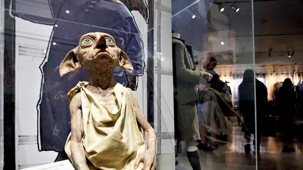 Harry Potter hayranları kazandı: 430 milyon sterlinlik enerji projesi Dobby'nin 'mezarı' için güzergah değiştirdi - Sputnik Türkiye