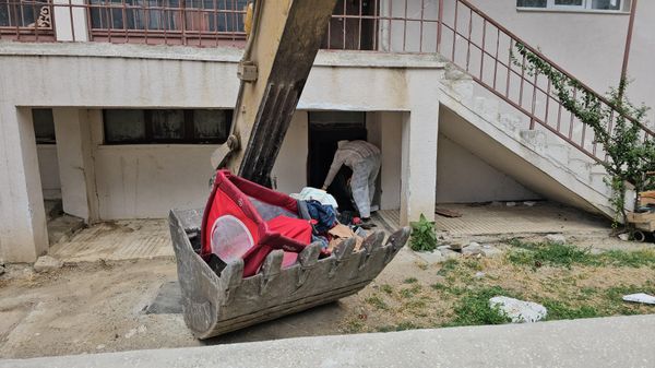 Çorum’da bir apartman dairesinden belediye ekiplerince 3 kamyon çöp çıkarıldı - Sputnik Türkiye