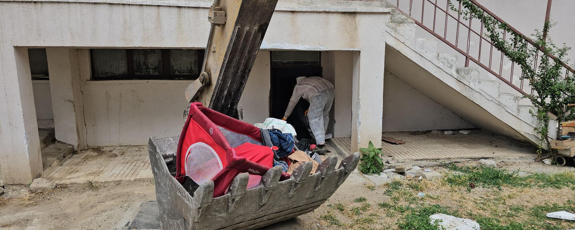 Çorum’da bir apartman dairesinden belediye ekiplerince 3 kamyon çöp çıkarıldı - Sputnik Türkiye, 1920, 10.08.2026