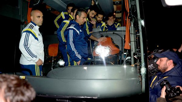 Fenerbahçe otobüsüne silahlı saldırı - Sputnik Türkiye
