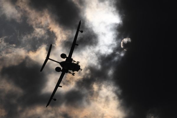 Rus amfibi uçağı Be-200ÇS. 2002 yılında geliştirilen bu uçağın en önemli özelliği, hem karadan hem de sudan kalkış ve iniş yapabilmesidir. Uçak, Türkiye&#x27;deki  orman yangınlarını söndürme çalışmalarında aktif olarak kullanılmaktadır - Sputnik Türkiye