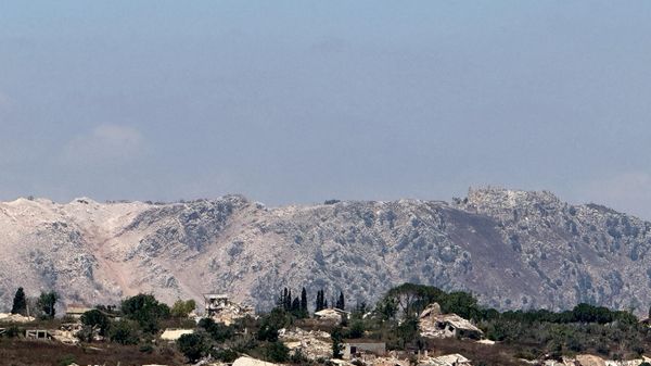 İsrail ordusu, ateşkese rağmen Lübnan'ın güneyinde evleri patlayıcılarla yıktı - Sputnik Türkiye