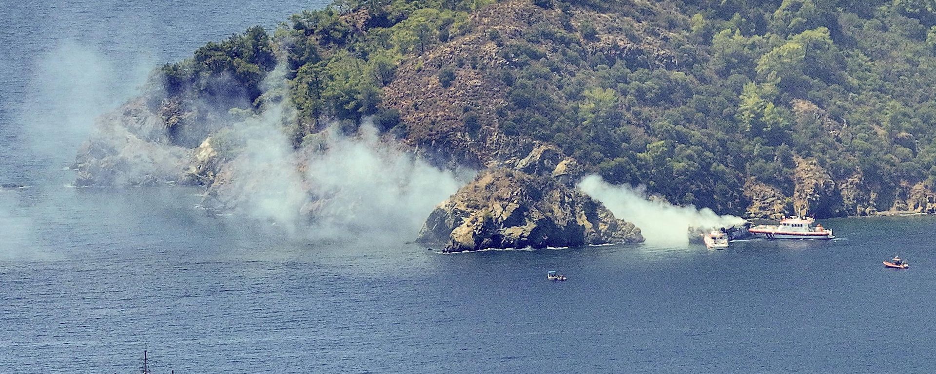 Muğla'nın Fethiye ilçesinde günlük tur teknesinde çıkan yangın ekiplerin müdahalesiyle söndürüldü - Sputnik Türkiye, 1920, 13.08.2026