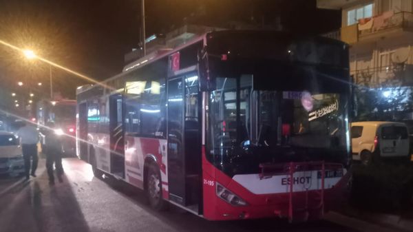 İzmir'in Bayındır ilçesinde belediye otobüsünde çıkan yangında hasar oluştu - Sputnik Türkiye