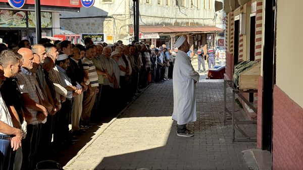 Karabük'te Kırım Kongo Kanamalı Ateşi (KKKA) hastalığı şüphesiyle tedavi gören  Nuri Bostancı yaşamını yitirdi - Sputnik Türkiye