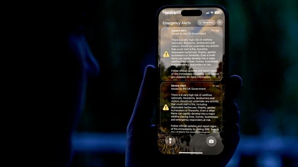  İngiltere ve Galler'de milyonlarca kişinin cep telefonuna, orman ve açık alan yangını riskinin çok yüksek olduğu uyarısında bulunan acil durum bildirimi gönderildi - Sputnik Türkiye