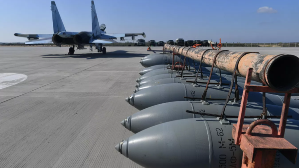 Rus Hava-Uzay Kuvvetleri'nin hava üssünde FAB bombaları - Sputnik Türkiye