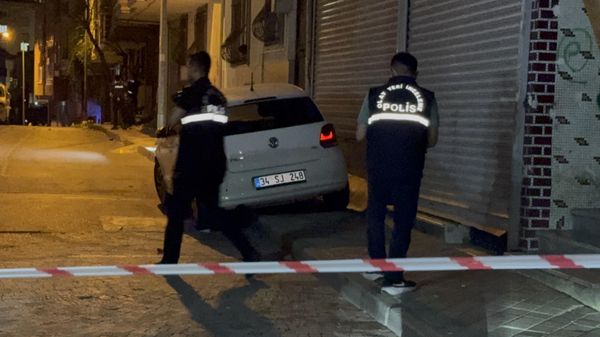 Bağcılar'da, komşular arasında çıkan tartışmada 4 kişiyi bıçakla ve tüfekle yaraladığı iddia edilen şüpheli gözaltına alındı - Sputnik Türkiye