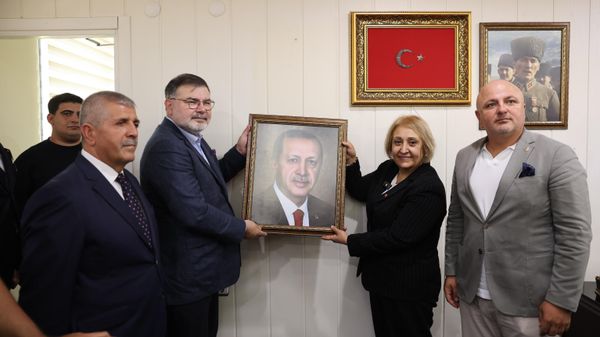 Menderes Belediye Başkan Vekilliğine seçilen AK Partili Asuman Şen göreve başladı - Sputnik Türkiye