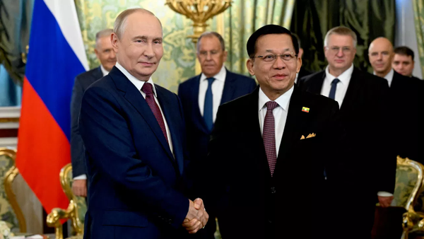 Vladimir Putin -  Min Aung Hlaing - Sputnik Türkiye