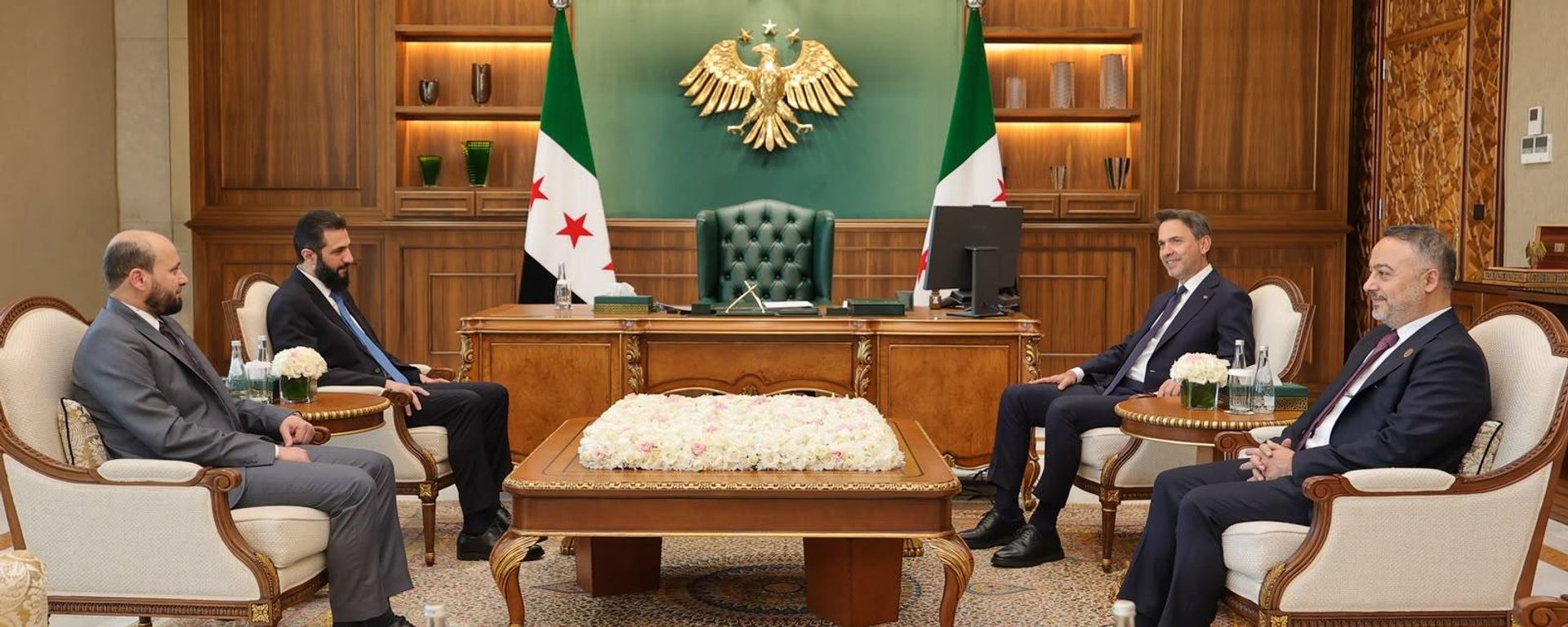 Enerji ve Tabii Kaynaklar Bakanı Alparslan Bayraktar ve Suriye Cumhurbaşkanı Ahmed Şara bir araya geldi - Sputnik Türkiye, 1920, 19.08.2026