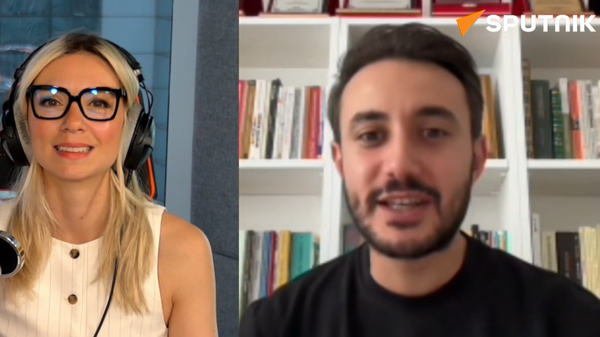 genç öğretmen İhsan Kartoğlu, Zeynep Gökalp ile Anlat Bakalım'a konuk oldu. - Sputnik Türkiye