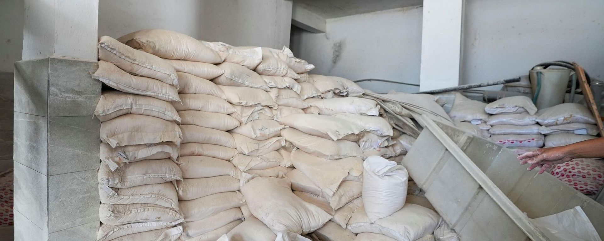 Mersin'in Tarsus ilçesinde bir fabrikada ele geçirilen 30 ton böceklenmiş ve küflenmiş un imha edildi - Sputnik Türkiye, 1920, 21.08.2026