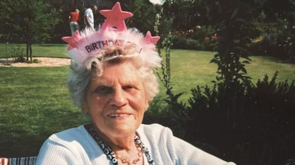 Dünyanın en yaşlı insanı Ethel Caterham 117 yaşına girdi - Sputnik Türkiye