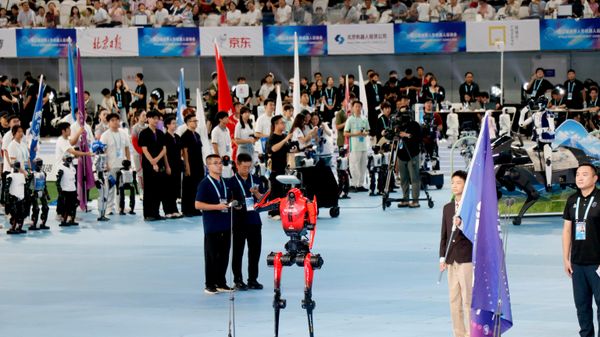 Çinli insansı robot 100 metreyi Usain Bolt'tan daha hızlı koştu - Sputnik Türkiye
