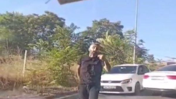 Esenyurt’ta trafikte tartıştığı sürücünün önünü kesip lastiklerini patlattı: Tutuklandı - Sputnik Türkiye