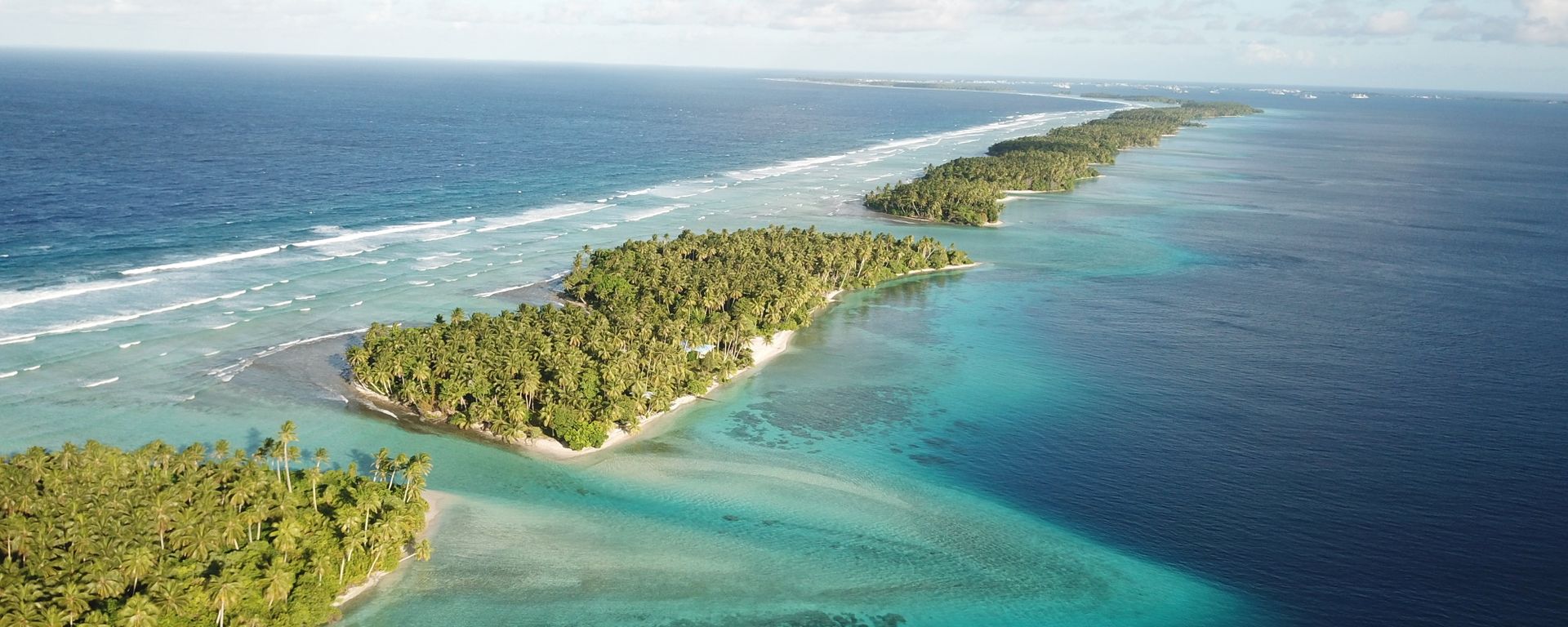 This Oct. 23, 2017 aerial photo shows the thin strip of coral atolls separating the ocean from the lagoon in Majuro, Marshall Islands - Sputnik Türkiye, 1920, 23.09.2026