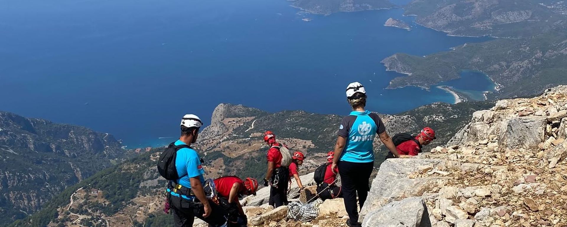 Fethiye ilçesinde yamaç paraşütüyle tandem uçuş yapan pilot ile Çin uyruklu yolcusu, kayalık alana düşmeleri sonucu hayatını kaybetti.  - Sputnik Türkiye, 1920, 26.08.2026