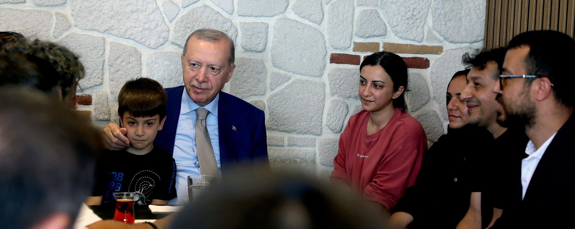 Cumhurbaşkanı Erdoğan, Üsküdar'da esnafı ziyaret etti - Sputnik Türkiye, 1920, 27.08.2026