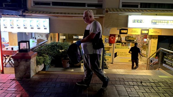 Antalya'nın Alanya ilçesinde döviz bürosuna yönelik silahlı soygun  - Sputnik Türkiye
