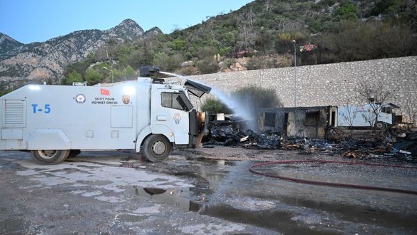 Antalya’da balıkçı barınağına sıçrayan yangın: 20’den fazla tekne zarar gördü - Sputnik Türkiye