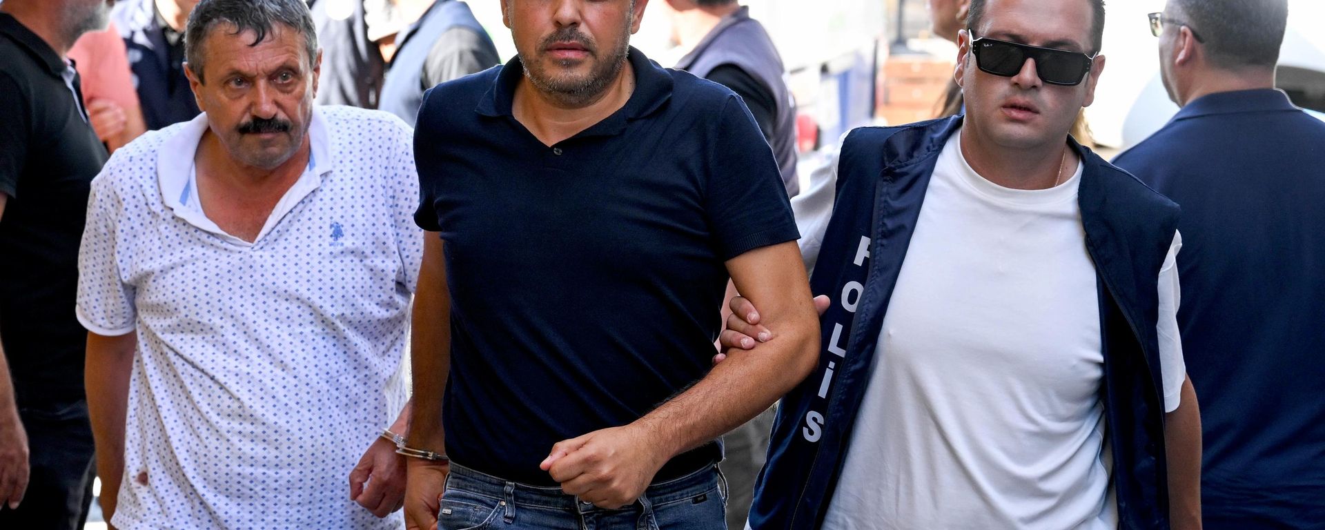 Kuzey Kıbrıs Girne açıklarında dün bir yolcu gemisinin alabora olması sonucu 8 kişinin hayatını kaybettiği kazaya ilişkin gözaltına alınan kaptan, mürettebattan 7 kişi ve bir şirket çalışanı Girne Kaza Mahkemesi'ne çıkarıldı. - Sputnik Türkiye, 1920, 31.08.2026