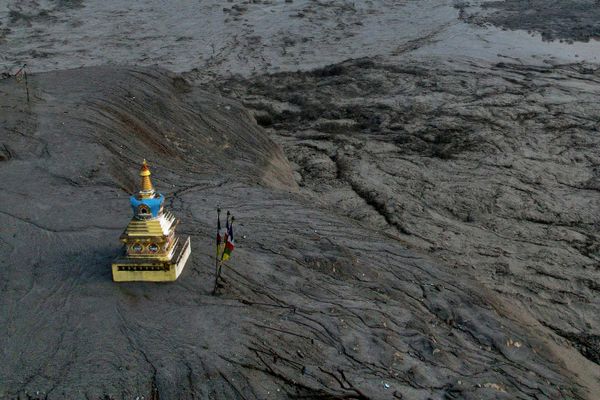Nepal'in Nuwakot eyaletindeki Trishuli Bazaar bölgesinde yeni su baskını uyarısı devam ederken Trishuli Nehri boyunca yaşanan sel felaketinin sonuçları görüntülendi - Sputnik Türkiye