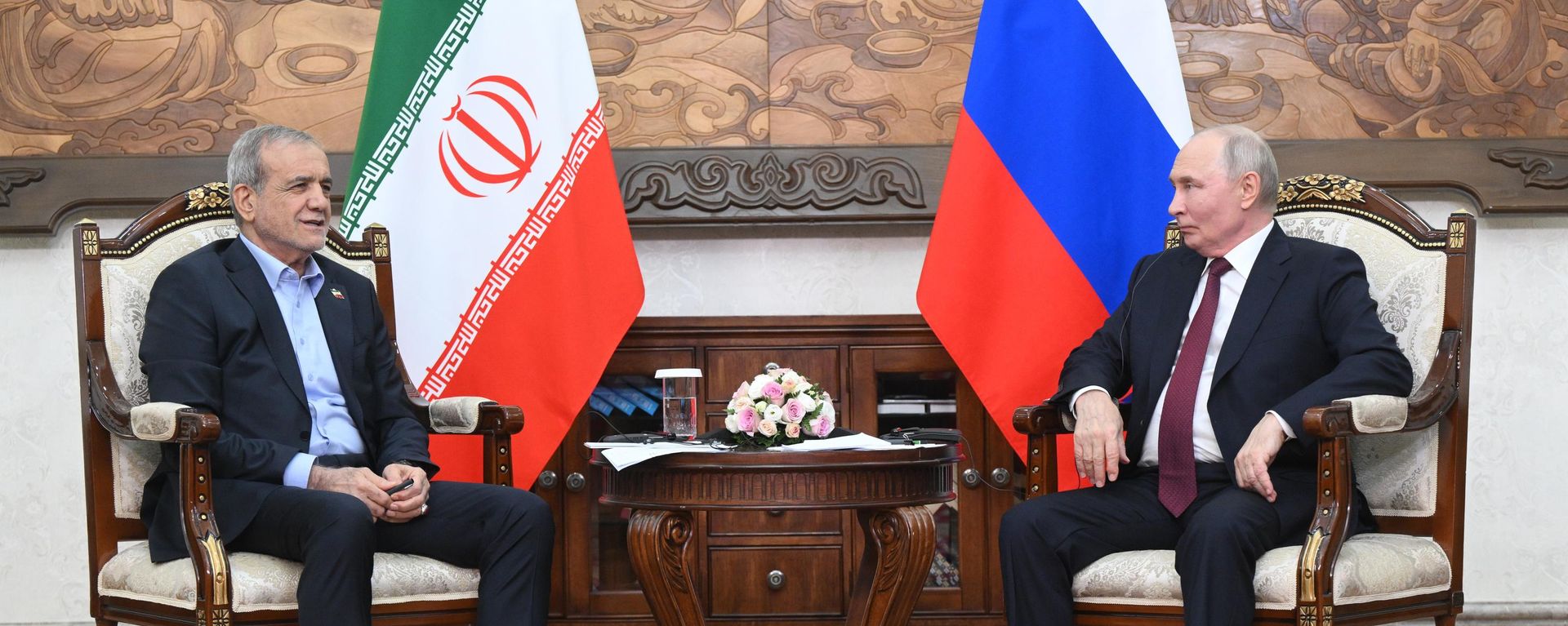 Президент Владимир Путин встретился с президентом Ирана Масудом Пезешкианом Президент Владимир Путин встретился с президентом Ирана Масудом Пезешкианом - Sputnik Türkiye, 1920, 01.09.2026