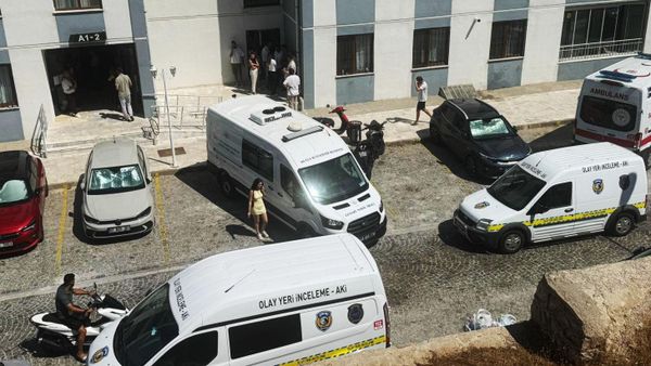 Muğla'nın Menteşe ilçesinde bir evde 2 kişi, silahla başlarından vurulmuş halde ölü bulundu - Sputnik Türkiye