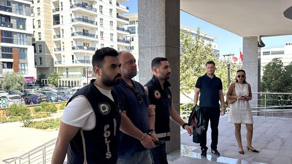 Edirne Belediyesi'nin CHP’li meclis üyesi ve imar komisyonu başkanı Engin Yağcılar, bir müteahhitten rüşvet istediği iddiasıyla tutuklandı. - Sputnik Türkiye
