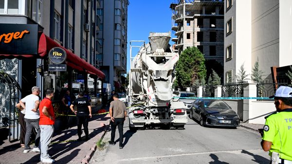 Adana'da beton mikserinin çarptığı kişi yaşamını yitirdi - Sputnik Türkiye