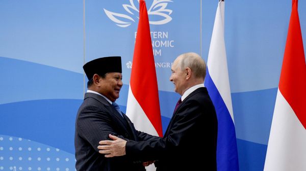 Rusya Devlet Başkanı Vladimir Putin, Vladivostok’ta düzenlenen Doğu Ekonomi Forumu kapsamında Endonezya Cumhurbaşkanı Prabowo Subianto ile ikili bir görüşme gerçekleştirdi. - Sputnik Türkiye