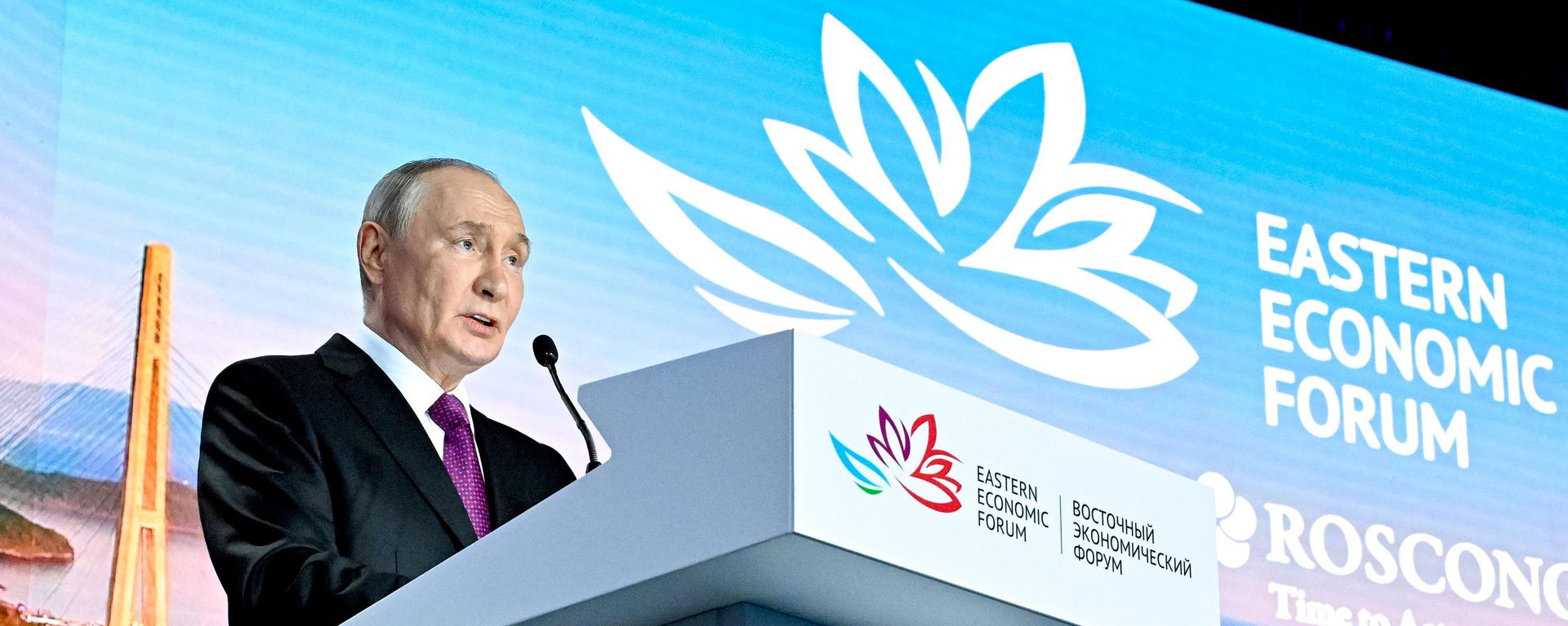  Vladimir Putin, Vladivostok kentinde düzenlenen Doğu Ekonomi Forumu’nda konuşuyor. - Sputnik Türkiye, 1920, 03.09.2026
