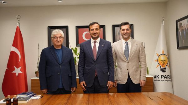 Üsküdar'da CHP’li 4 belediye meclis üyesi partisinden istifa ederek AK Parti’ye katıldı - Sputnik Türkiye