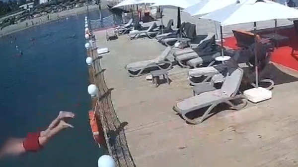 Alanya'da sığ suya balıklama atlayan kişi hayatını kaybetti - Sputnik Türkiye