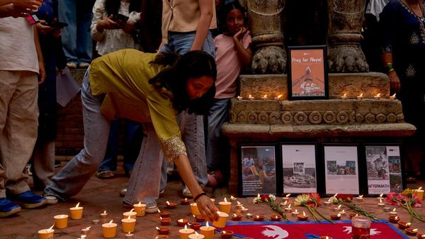 Nepal'de inanılmaz kurtuluş: 10 gün enkaz altında hayatta kaldı - Sputnik Türkiye
