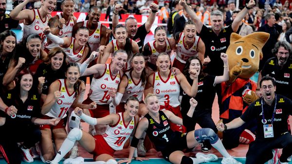 A Milli Kadın Voleybol Takımı, 2026 CEV Avrupa Şampiyonası'nın finalinde İtalya’yı 3-2 yenerek şampiyon oldu - Sputnik Türkiye