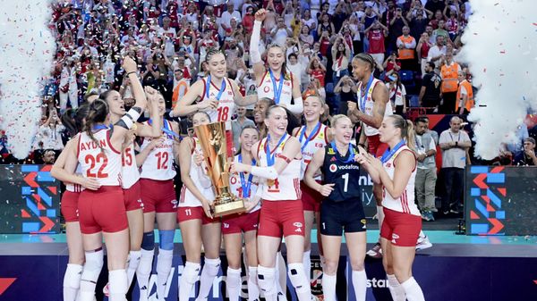 A Milli Kadın Voleybol Takımı, İtalya'yı 3-2 yenerek Avrupa şampiyonu oldu - Sputnik Türkiye