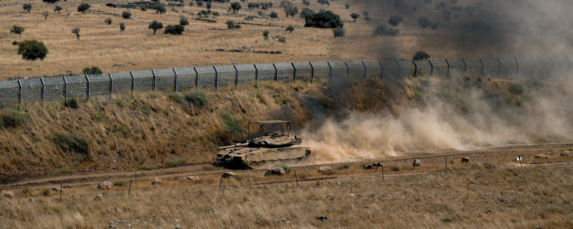 Golan Tepeleri'nde bir İsrail tankı - Sputnik Türkiye, 1920, 05.10.2026