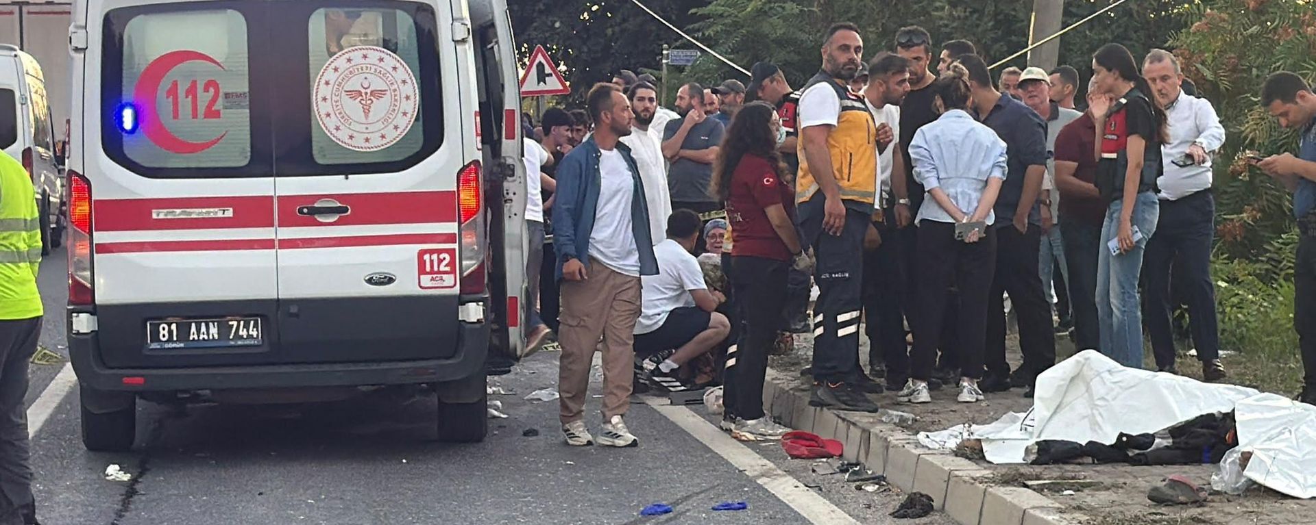 Düzce'nin Akçakoca ilçesinde tır ve fındık işçilerini taşıyan tarım aracı çarpıştı - Sputnik Türkiye, 1920, 07.09.2026
