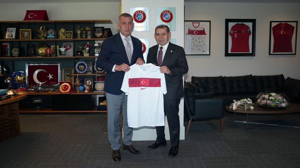 Galatasaray Başkanı Dursun Özbek, TFF Başkanı İbrahim Hacıosmanoğlu'nu ziyaret etti - Sputnik Türkiye