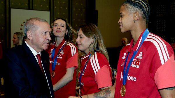 A Milli Kadın Voleybol Takımı ve Erdoğan - Sputnik Türkiye